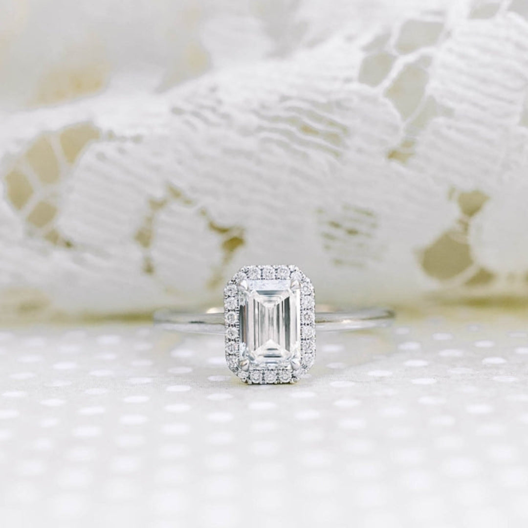 Glittering Emerald Shape Diamond Wedding Ring