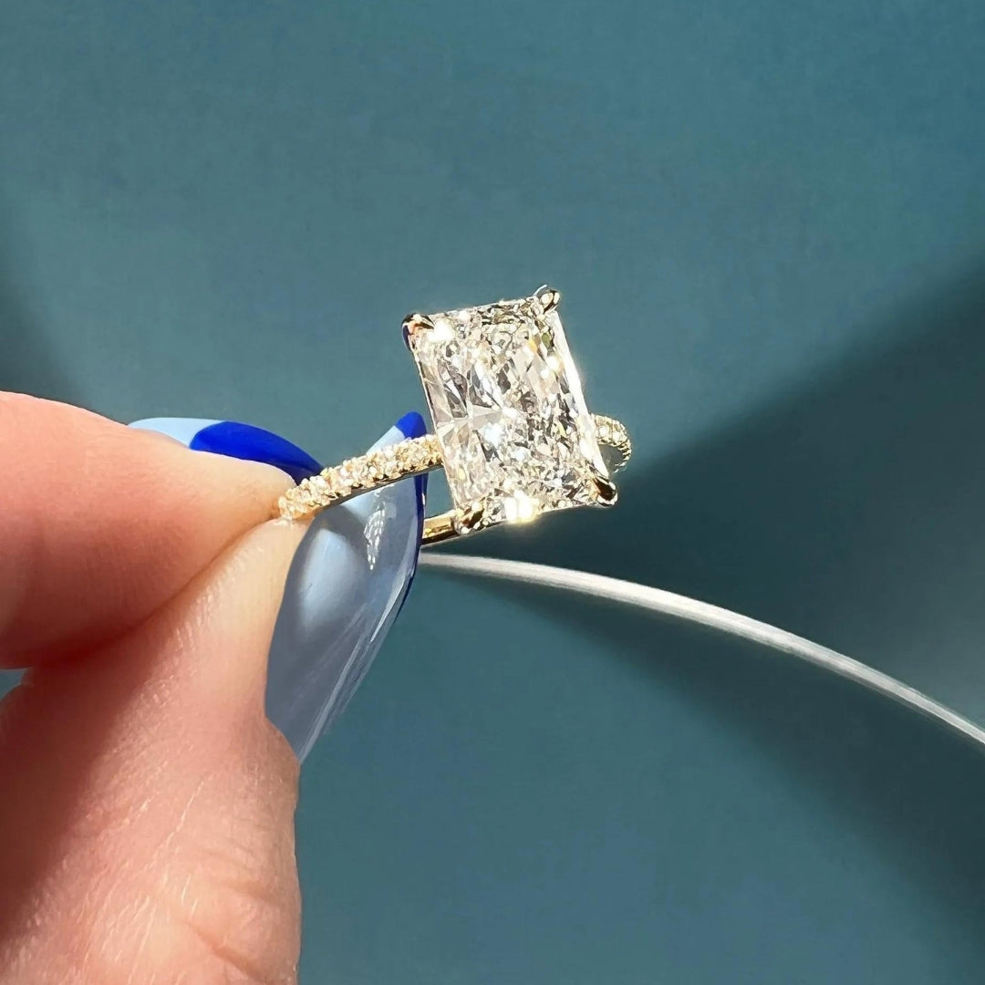 Superb Radiant Shape Diamond Wedding Ring