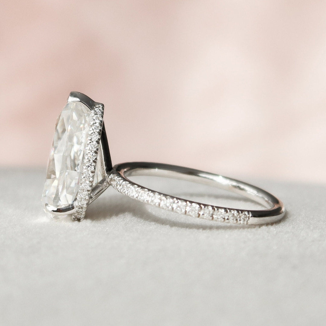 Aesthetical Pear Diamond Wedding Ring