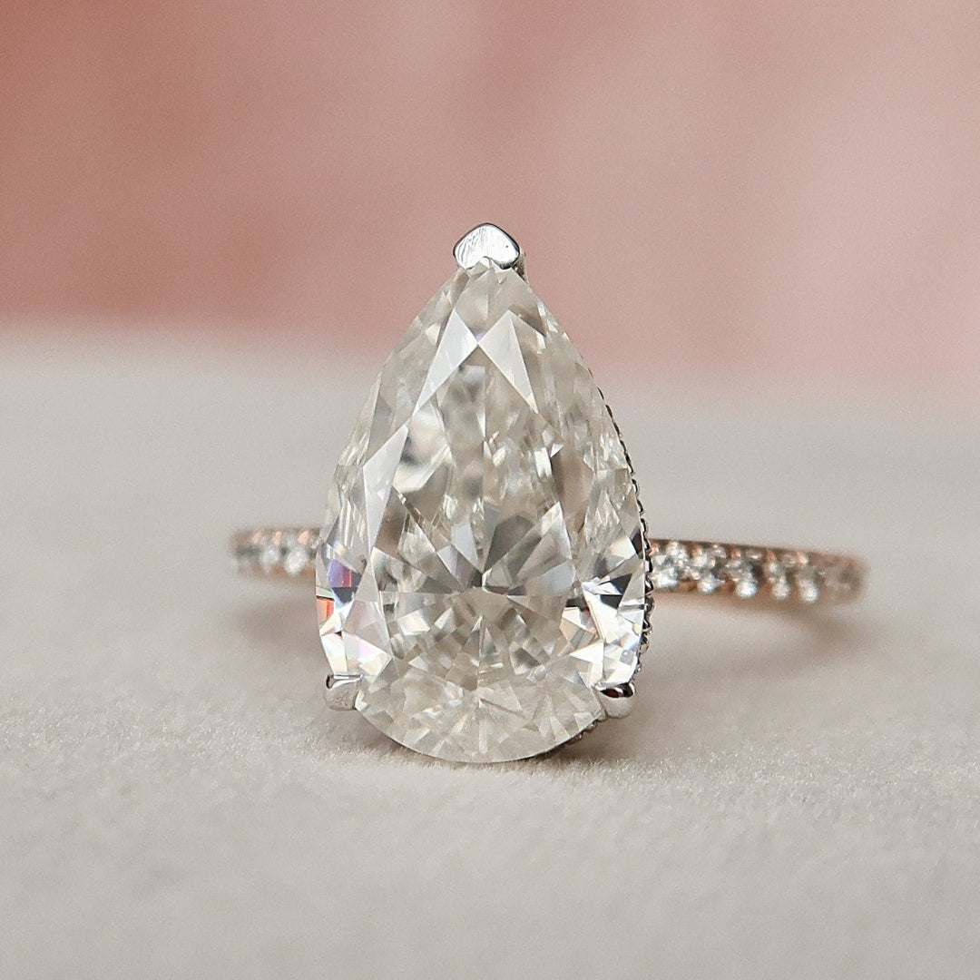 Aesthetical Pear Diamond Wedding Ring