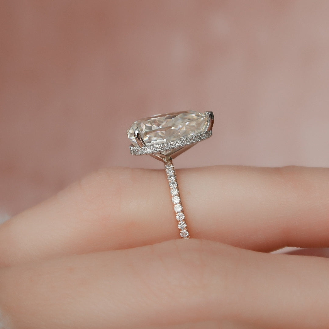 Aesthetical Pear Diamond Wedding Ring