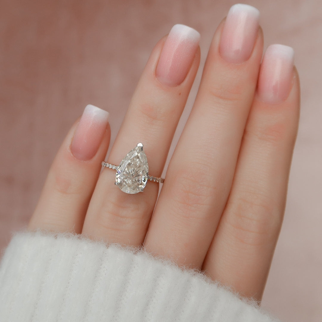 Aesthetical Pear Diamond Wedding Ring